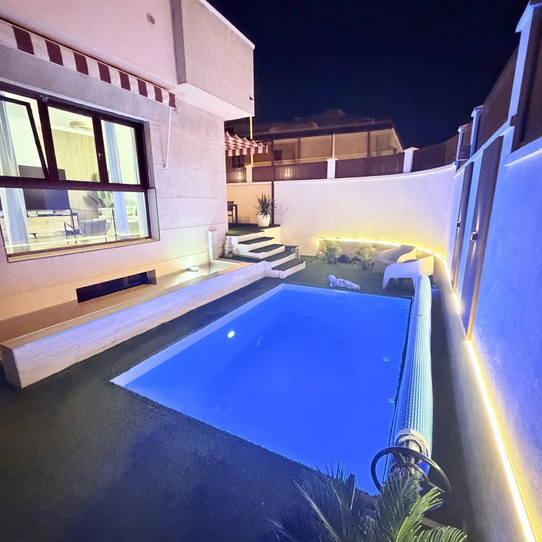 Dúplex adosado con piscina climatizada y garaje para 2 coches en La Garita, Telde - Foto 20
