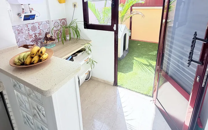 Dúplex adosado con piscina climatizada y garaje para 2 coches en La Garita, Telde - Foto 9