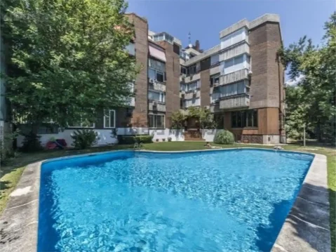 Piso en  Avenida de Pío XII 12 - Foto 1