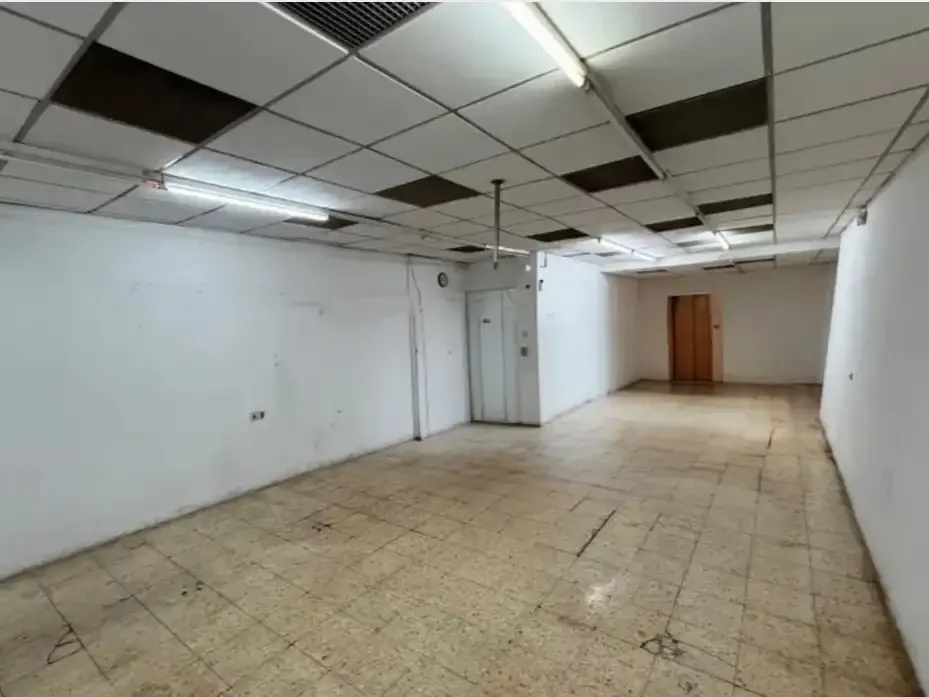 Local comercial en  Carrer de Sugranyes 1 - Foto 11