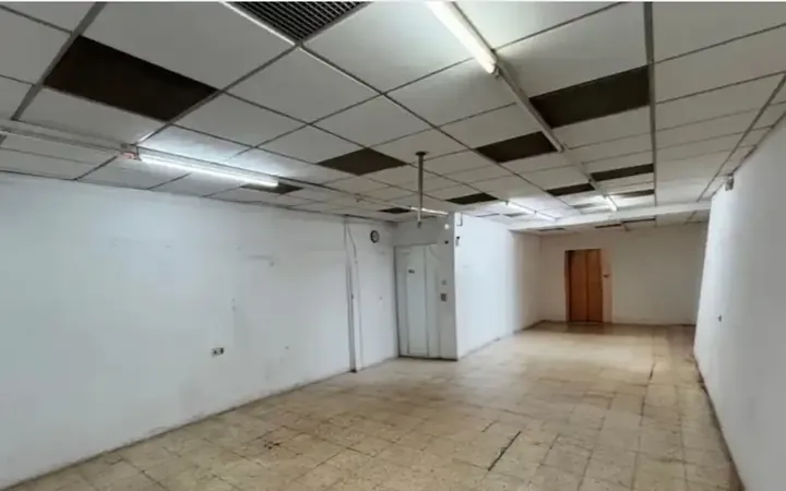 Local comercial en  Carrer de Sugranyes 1 - Foto 11