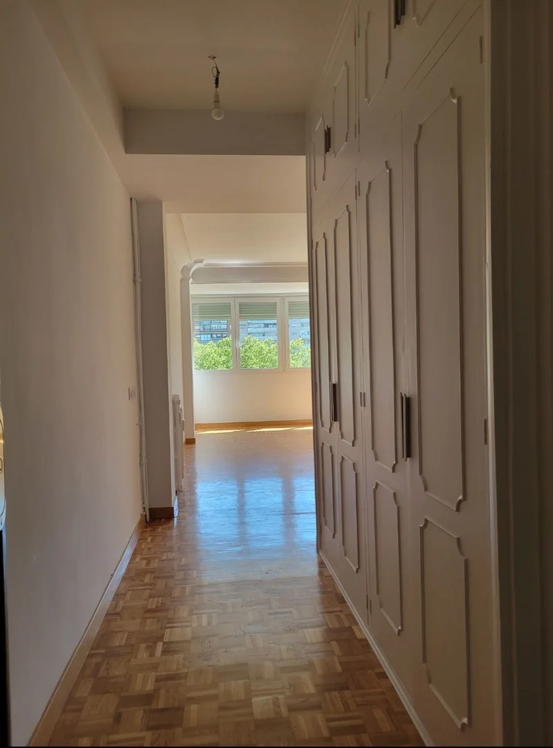 Alquiler de piso en Cuatro Caminos - Foto 1