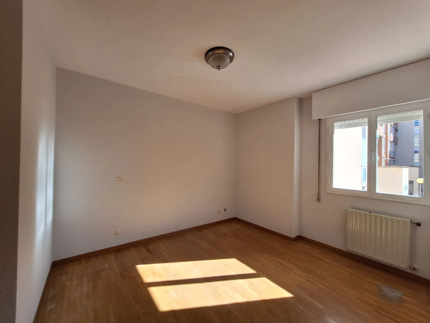 Piso en calle de Fantasía, 2