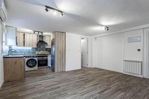 Piso en calle de Aguilar del Río, 9 - Foto 1