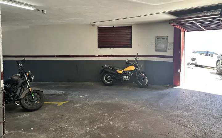 Garaje en  Carrer de Vidal i Guasch 47 - Foto 2