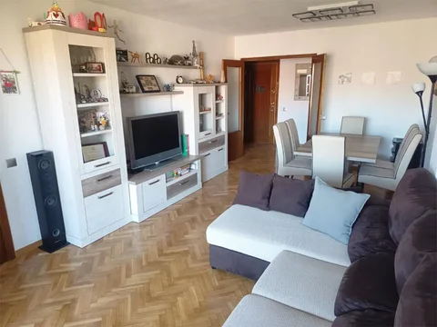 Piso en  Calle de Antonio López Aguado 10 - Foto 1