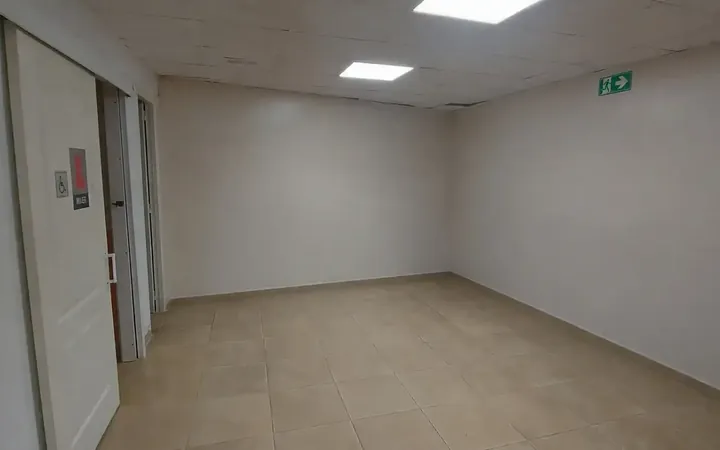 Local comercial en  Carrer de las Navas de Tolosa 303 - Foto 16