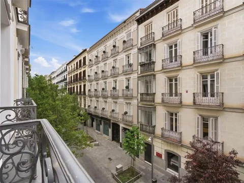 Piso en  Calle de Recoletos 9 - Foto 3