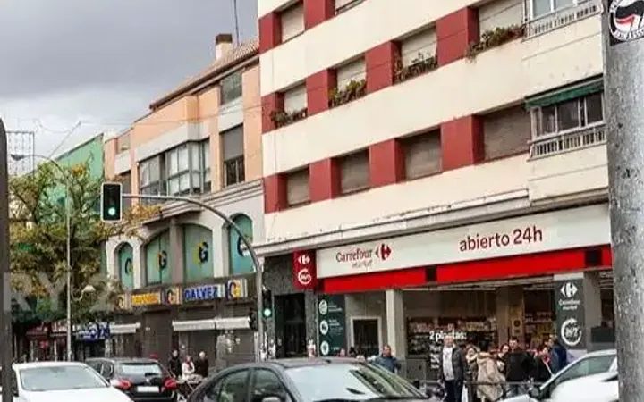 Piso en  Calle del Puerto Canfranc 4 - Foto 10