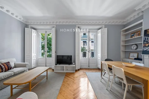 Piso en calle de Salustiano Olózaga - Foto 1