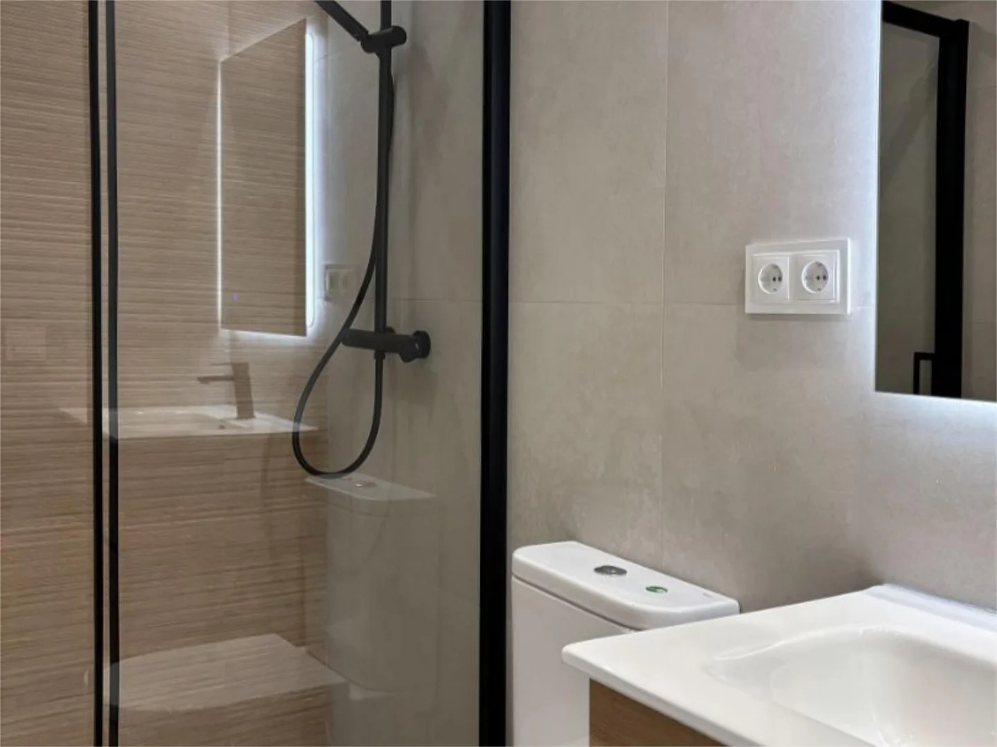 Piso en  Calle de San Leopoldo 10 - Foto 8