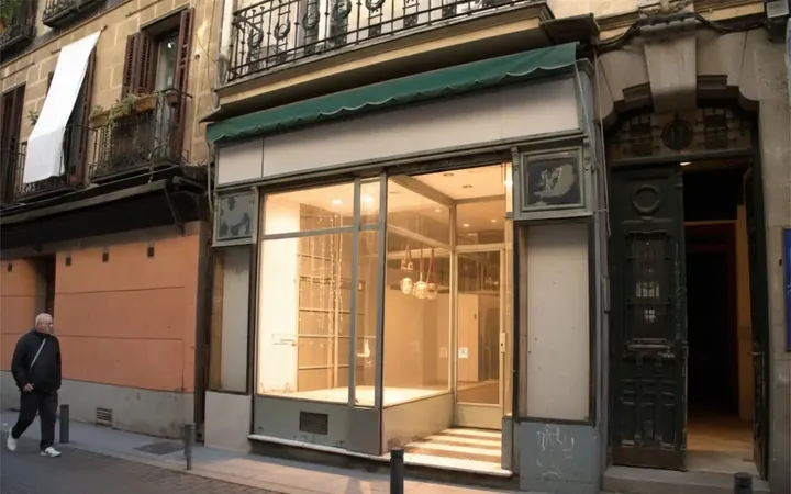 Local comercial en  Calle del León 17 - Foto 1
