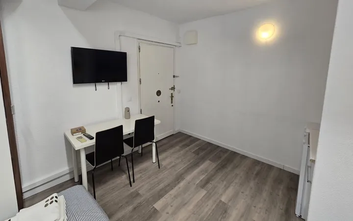 Estudio en Calle de Guzmán el Bueno, Vallehermoso - Foto 1