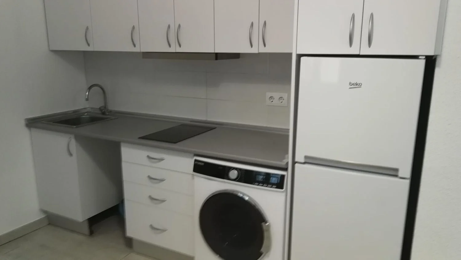 Estudio en plaza de Carlos Cambronero, 5 - Foto 4