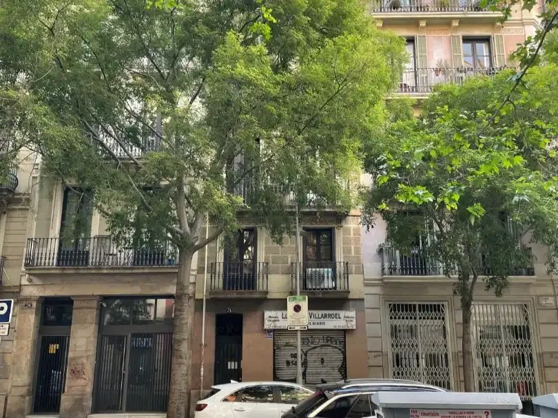 Piso en  Carrer de Villarroel 74 - Foto 2