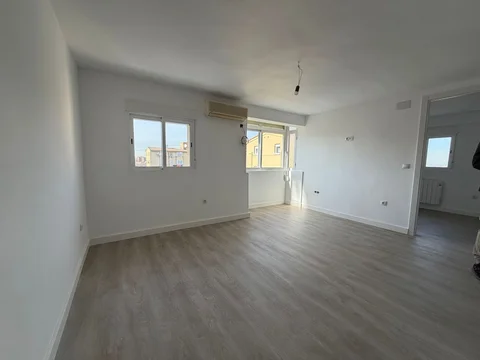 Piso en calle del Castillo de Oropesa, 39 - Foto 1