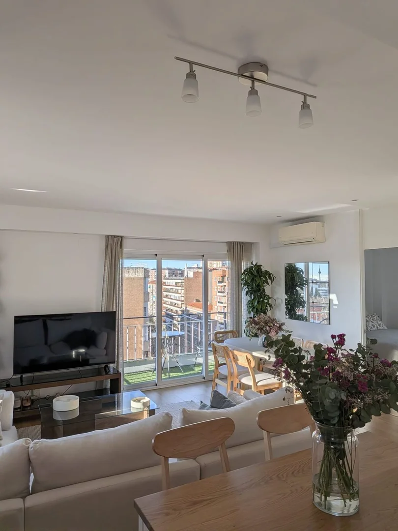 Piso en calle de Víctor de la Serna, 16 - Foto 1