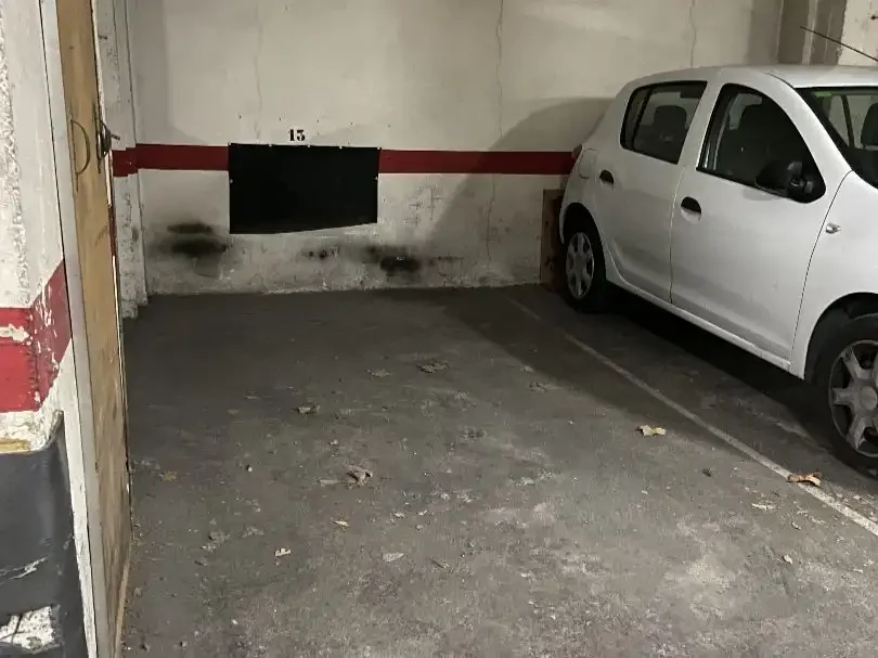 Garaje en  Carrer de Besalú 91 - Foto 3