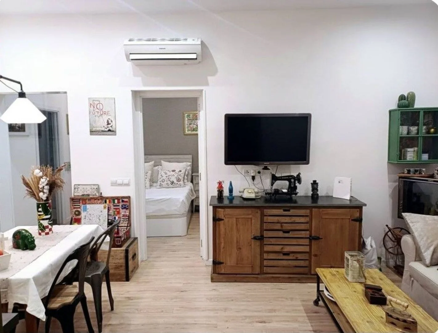 Piso en calle de Embajadores, 12 - Foto 1