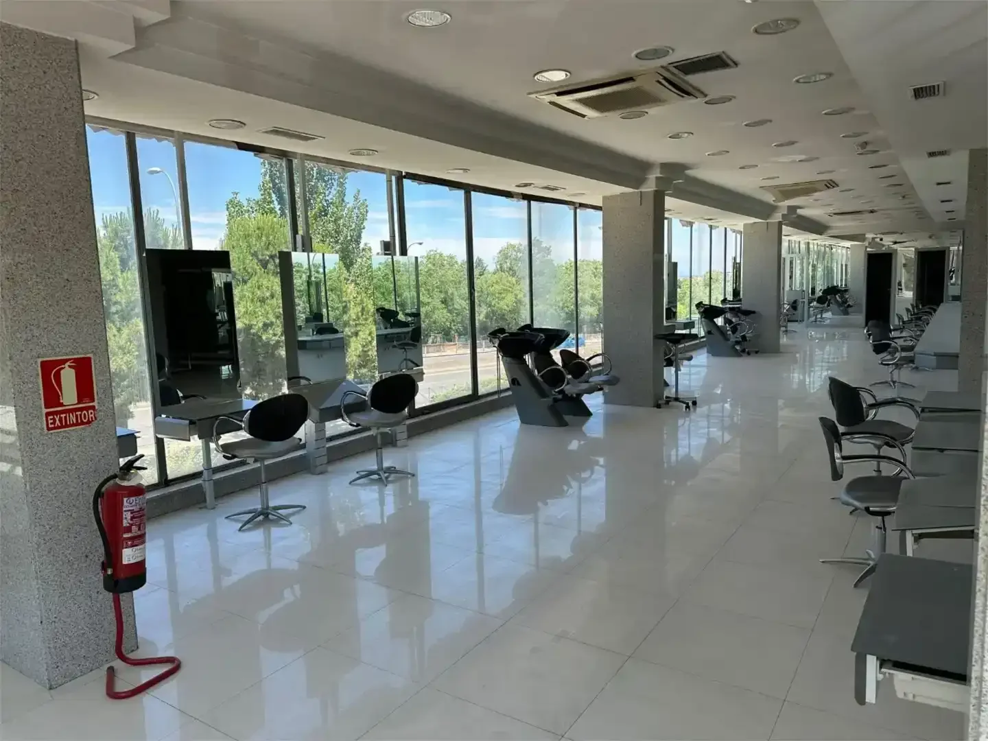 Local comercial en  Calle Fuente del Tiro 1 - Foto 2