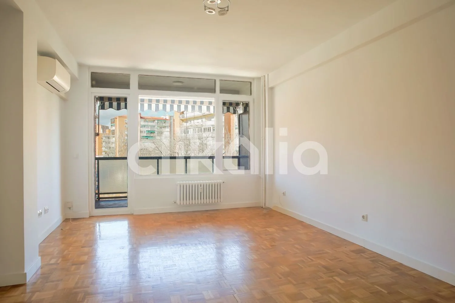 Piso en calle de Víctor de la Serna - Foto 3