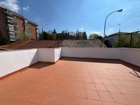 Chalet adosado en calle Isidro Dompablo, 9 b - Foto 1