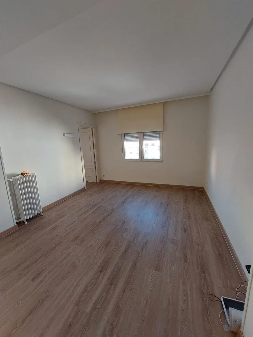 Estudio en Guzman el Bueno, 7 - Foto 1