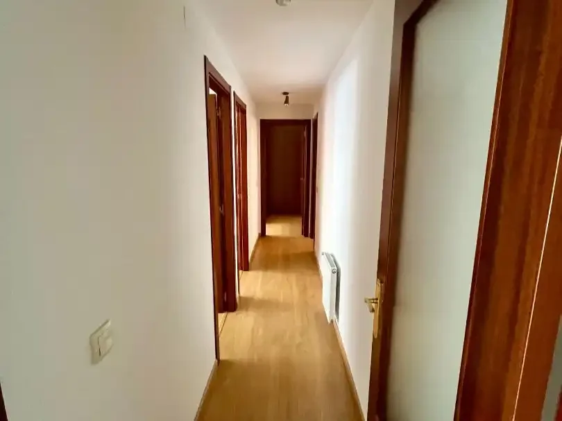 Piso en  Calle del Monasterio de Sobrado 6 - Foto 4