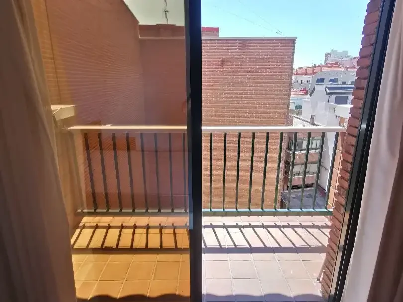 Piso en  Calle de Coslada 18 - Foto 2