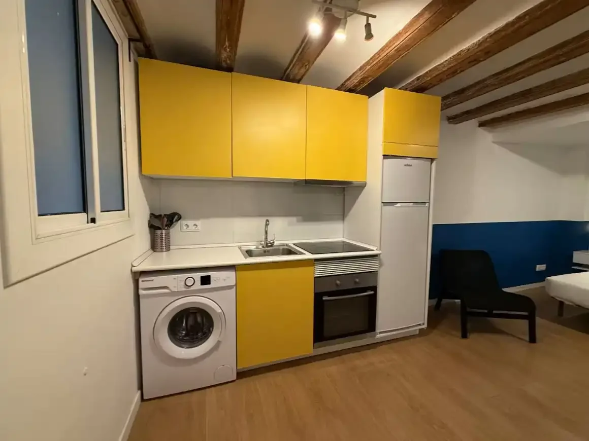 Estudio en  Carrer de Ferran 16 - Foto 2