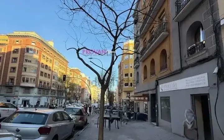 Local comercial en  Calle de Cavanilles 28 - Foto 1