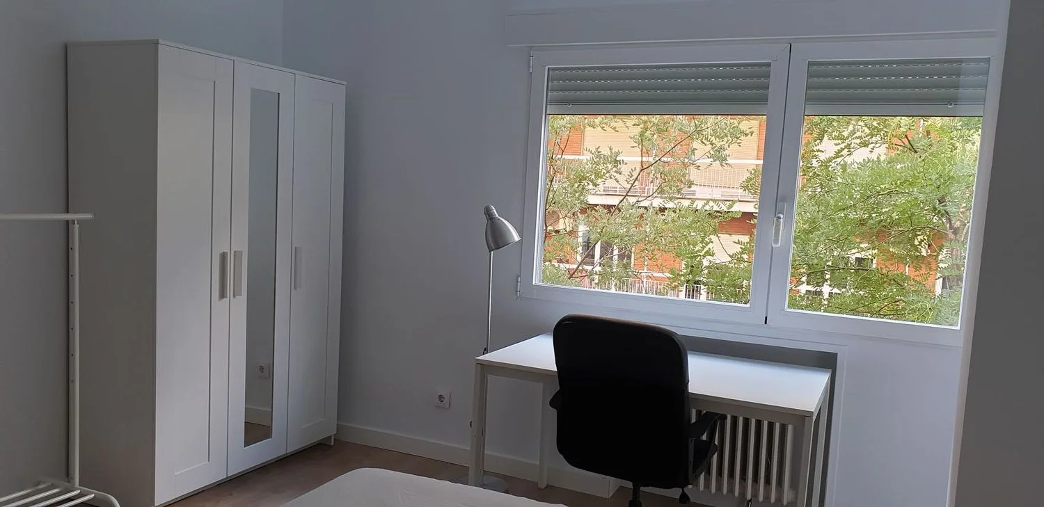 Piso en calle de Guzmán el Bueno, 104 - Foto 4