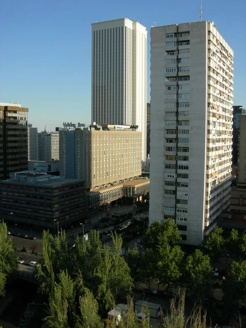 Piso en avenida del General Perón, 25 - Foto 1