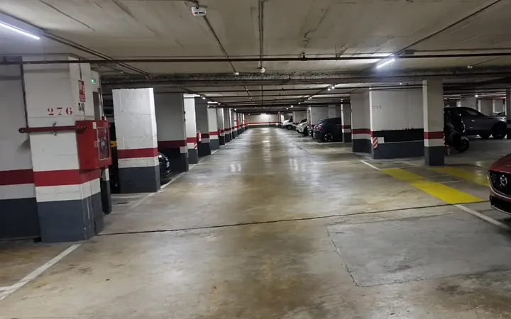 Garaje en  Avinguda de Can Marcet 30 - Foto 2