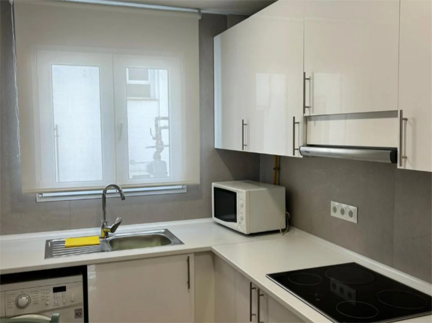 Piso en  Avenida del General Perón 22 - Foto 2