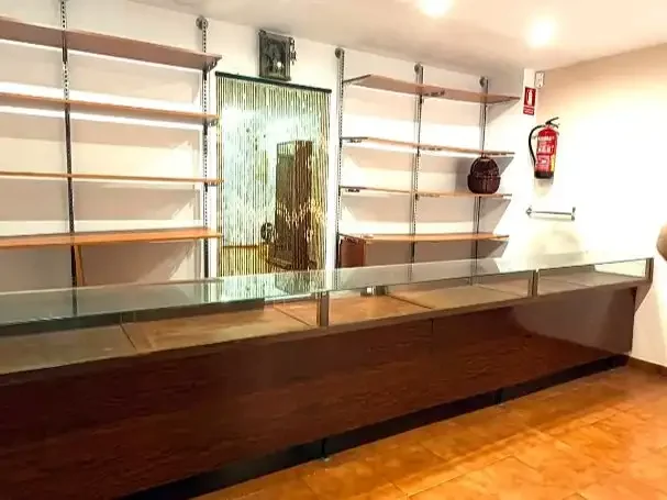 Local comercial en  Carrer del Doctor Giné i Partagàs 24 - Foto 2