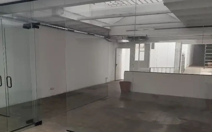 Local comercial en  Carrer de Joan d'Àustria 109 - Foto 4
