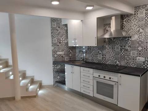 Estudio en avenida de Can Baró, 1 - Foto 1