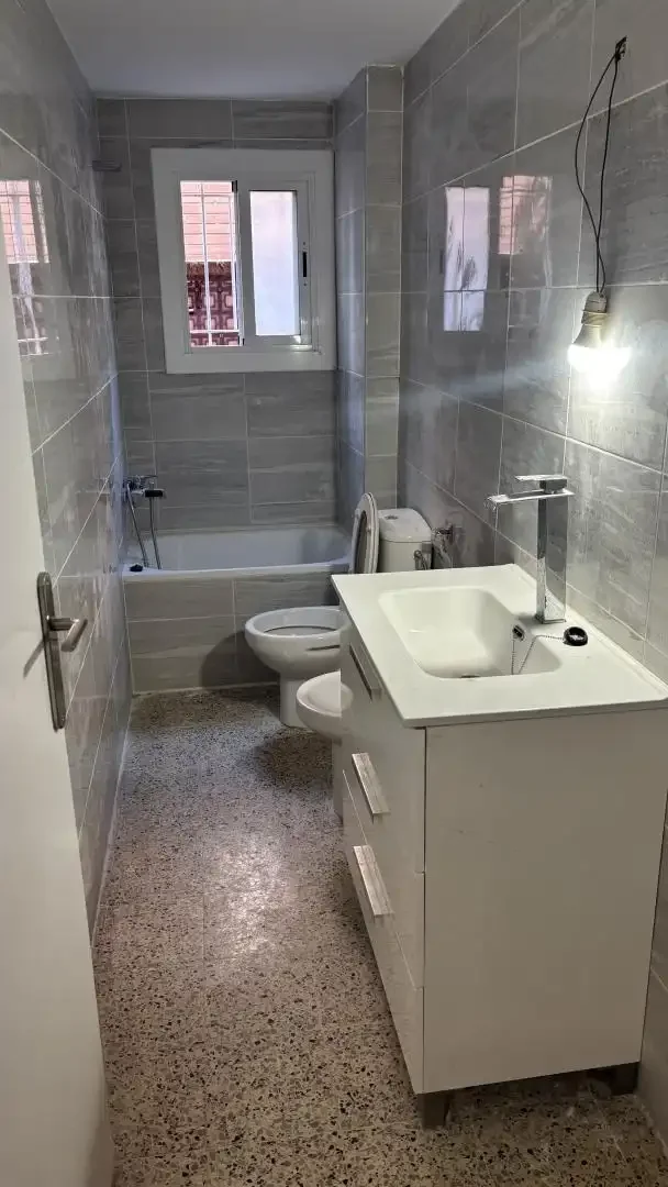 Piso en  Avinguda de Frederic Rahola 38 - Foto 3