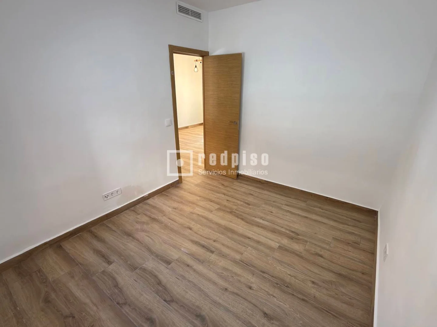 Chalet adosado en Calle de Luis Claudio - Foto 11