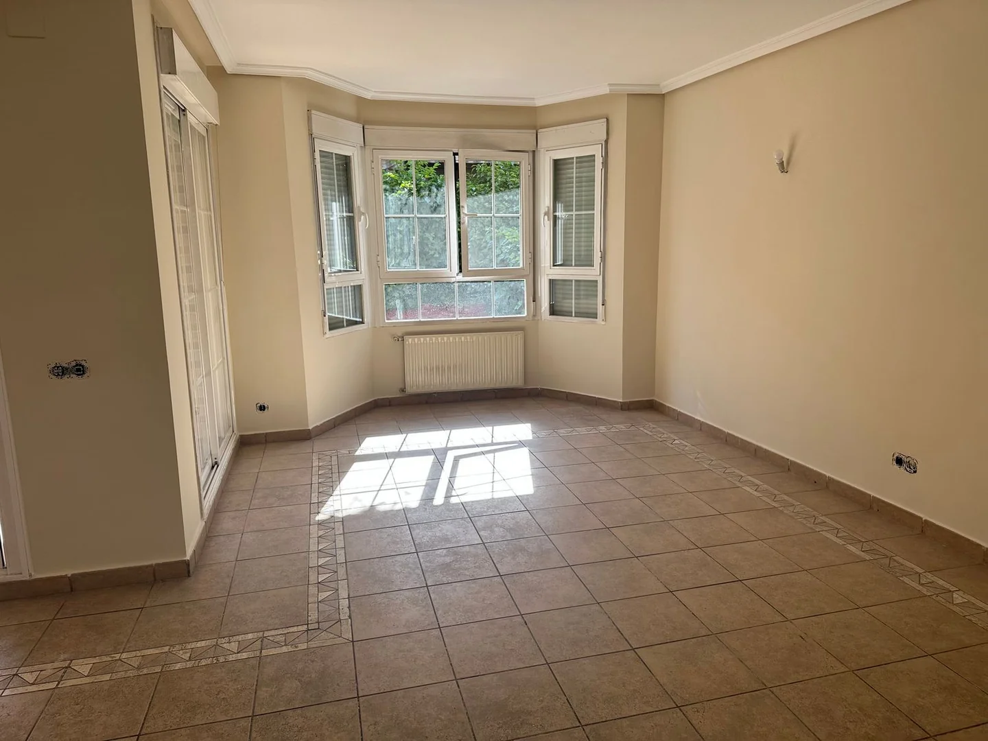 Chalet adosado en Calle de la Cueva de Montesinos, Tres Olivos - Valverde - Foto 3
