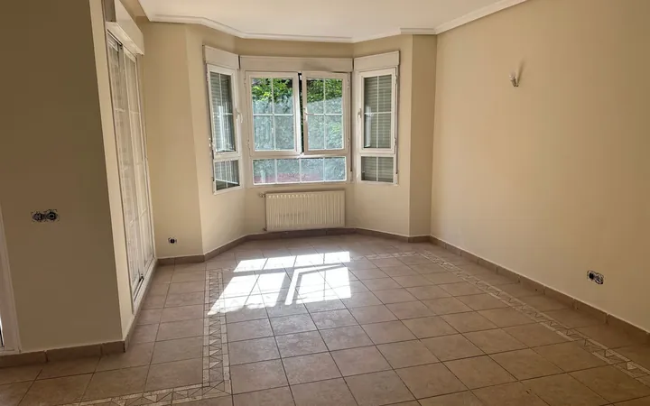 Chalet adosado en Calle de la Cueva de Montesinos, Tres Olivos - Valverde - Foto 3