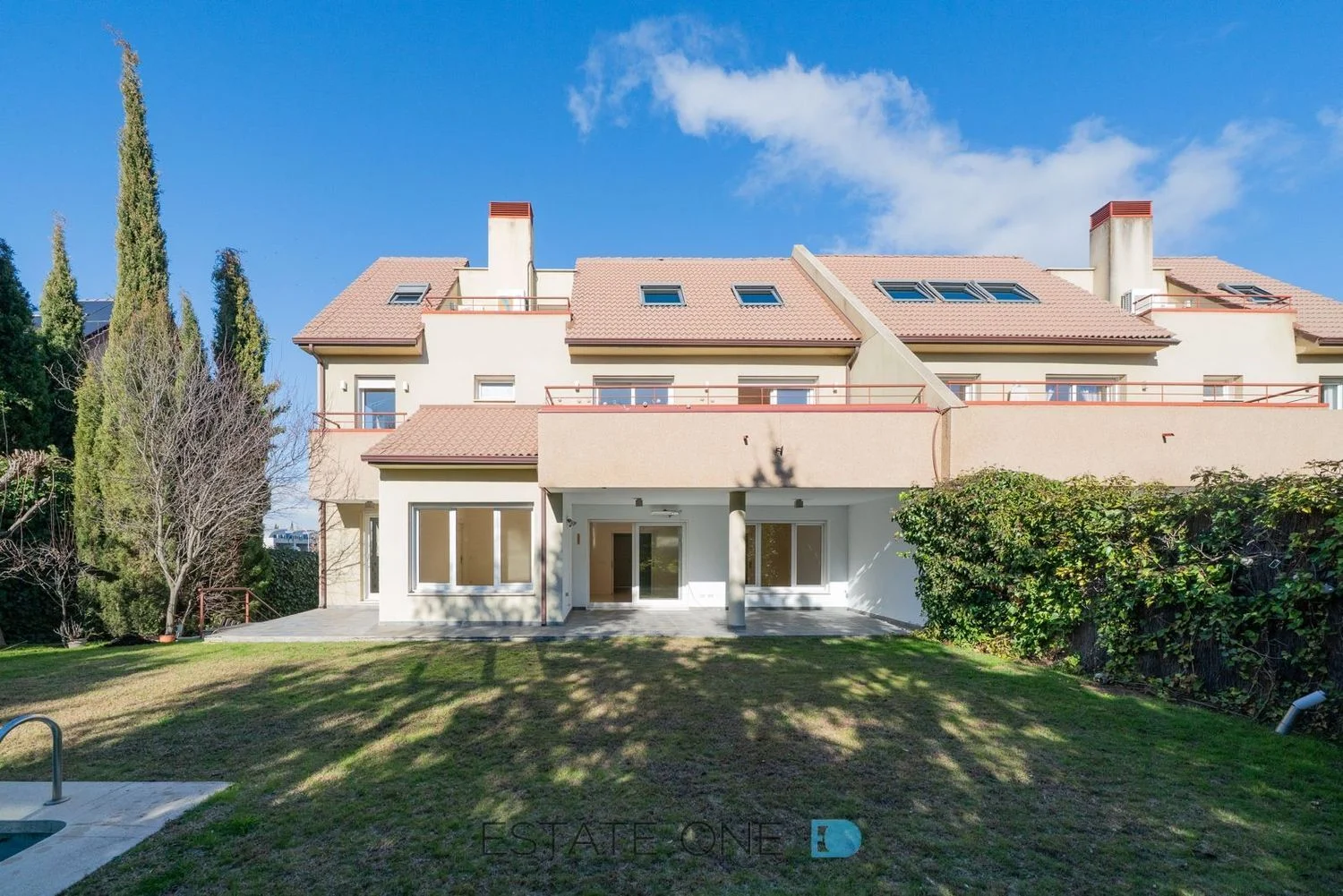 Chalet pareado en calle Jimena Menéndez Pidal