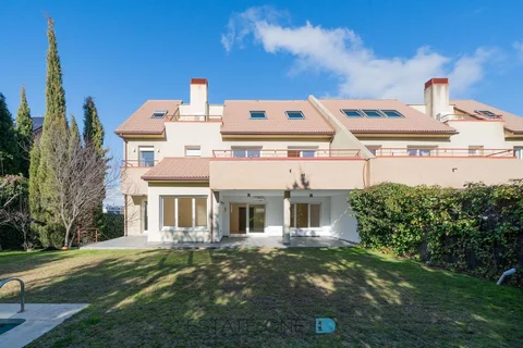 Chalet pareado en calle Jimena Menéndez Pidal - Foto 1