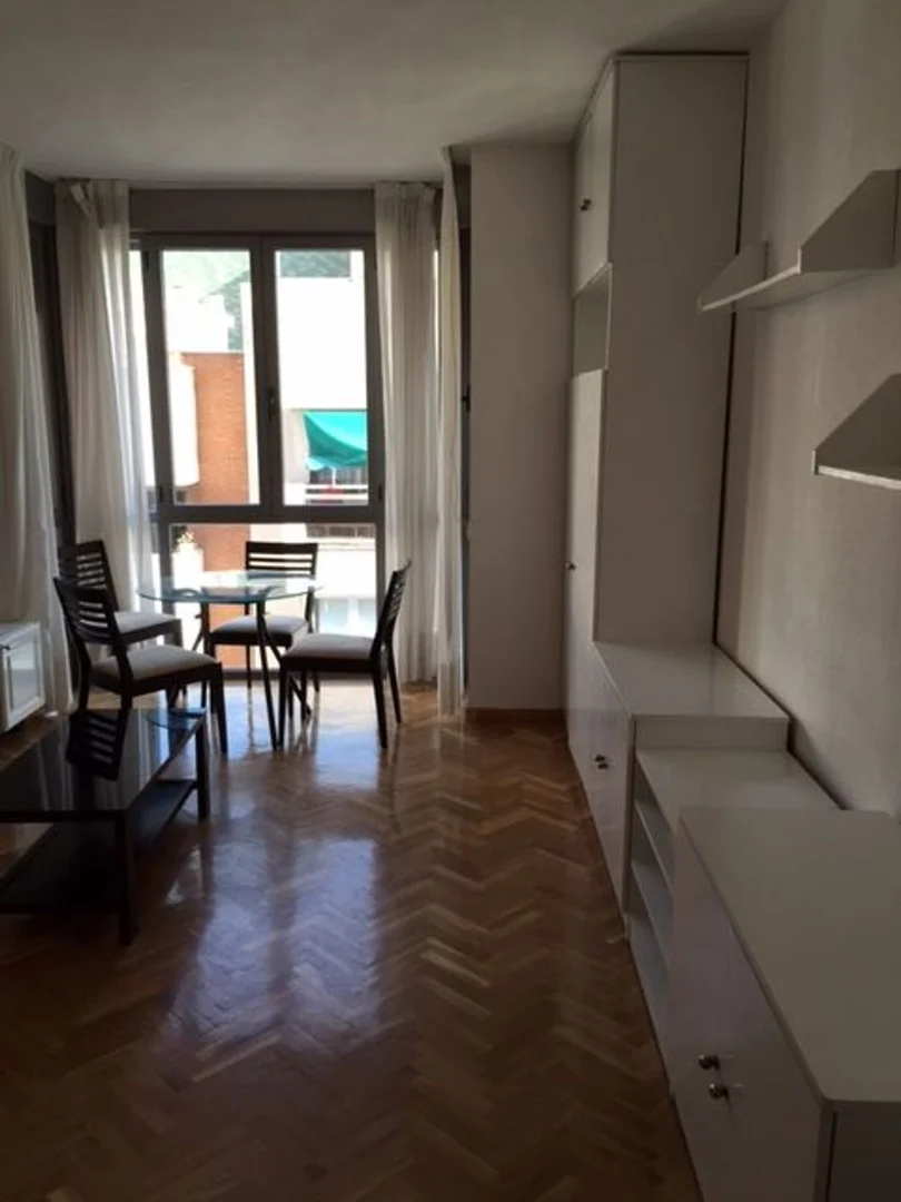 Estudio en plaza Valparaíso, 2 - Foto 2