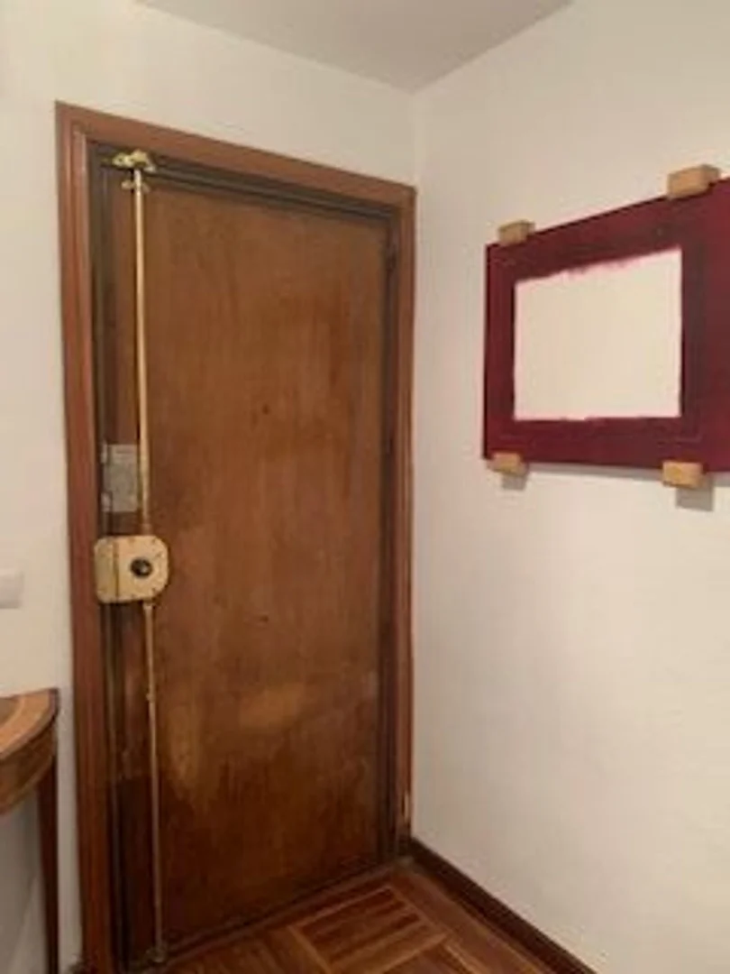 Piso en calle de la Infanta Mercedes, 39 - Foto 2