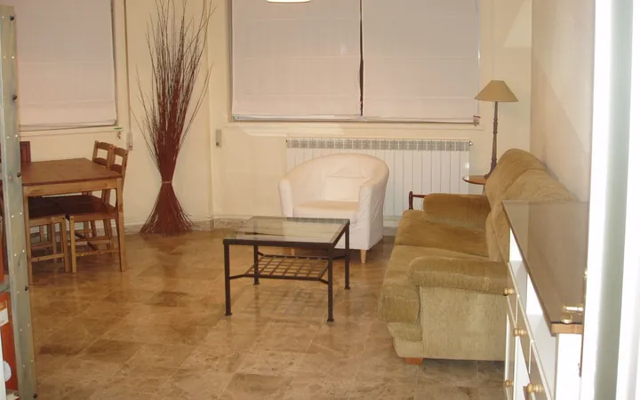 Piso en Calle de Pinos Baja, 46, Valdeacederas - Foto 2