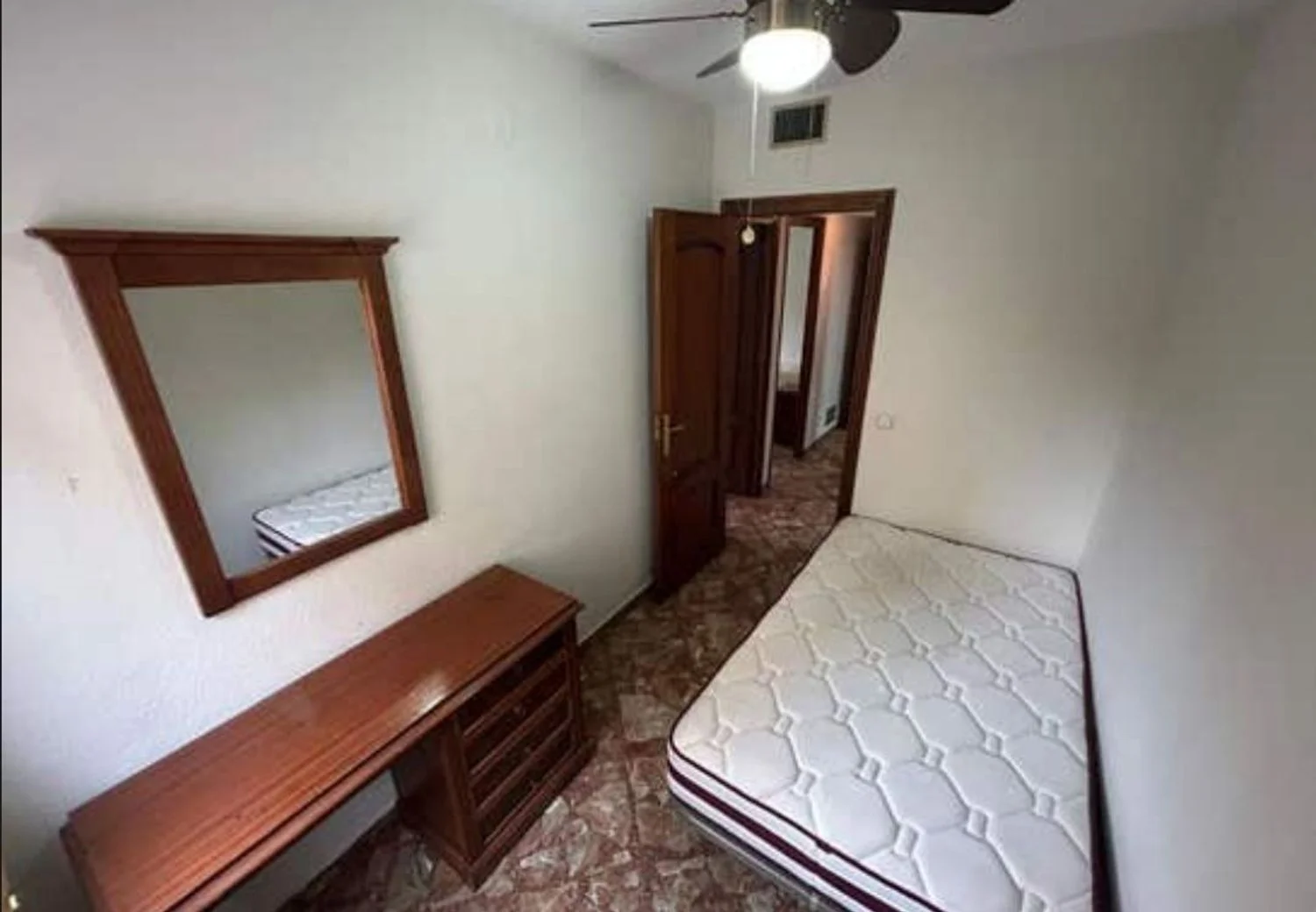 Piso en calle de la Marina, 128