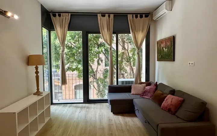 Piso en  Carrer de la Reina Amàlia 44 - Foto 1