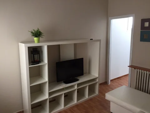 Piso en calle de Guzmán el Bueno, 65 - Foto 2